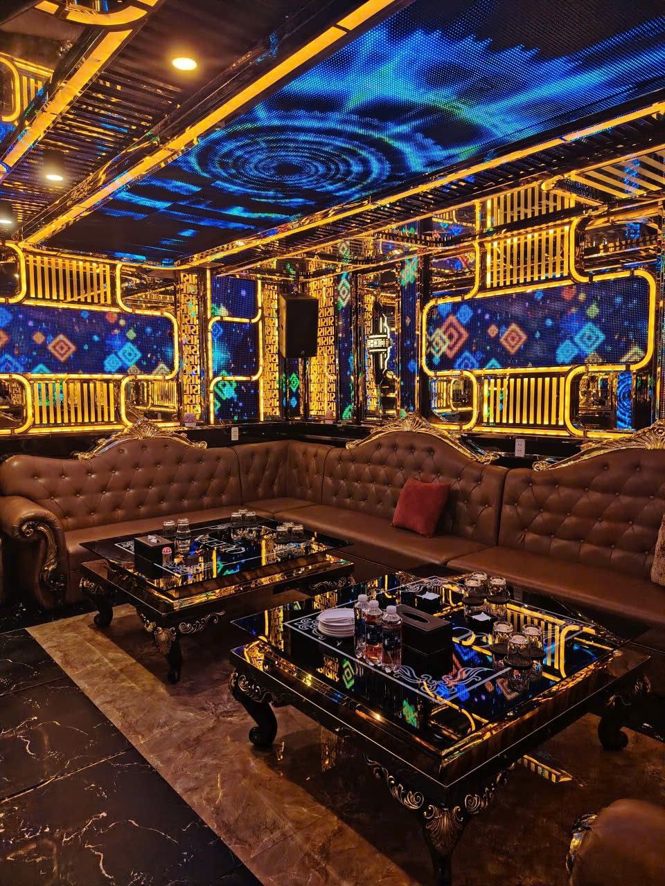 호치민 가라오케