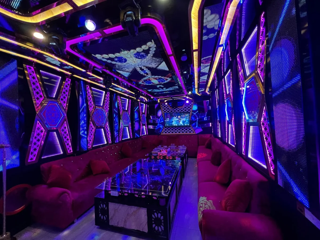 호치민 가라오케