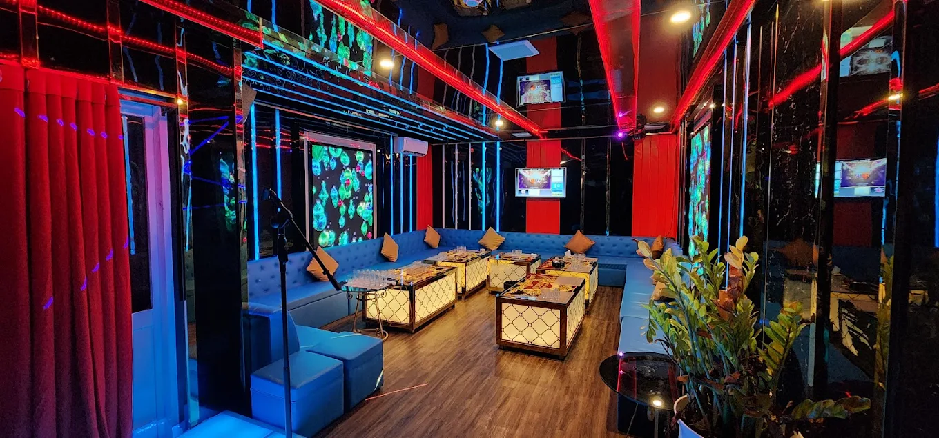 호치민 가라오케