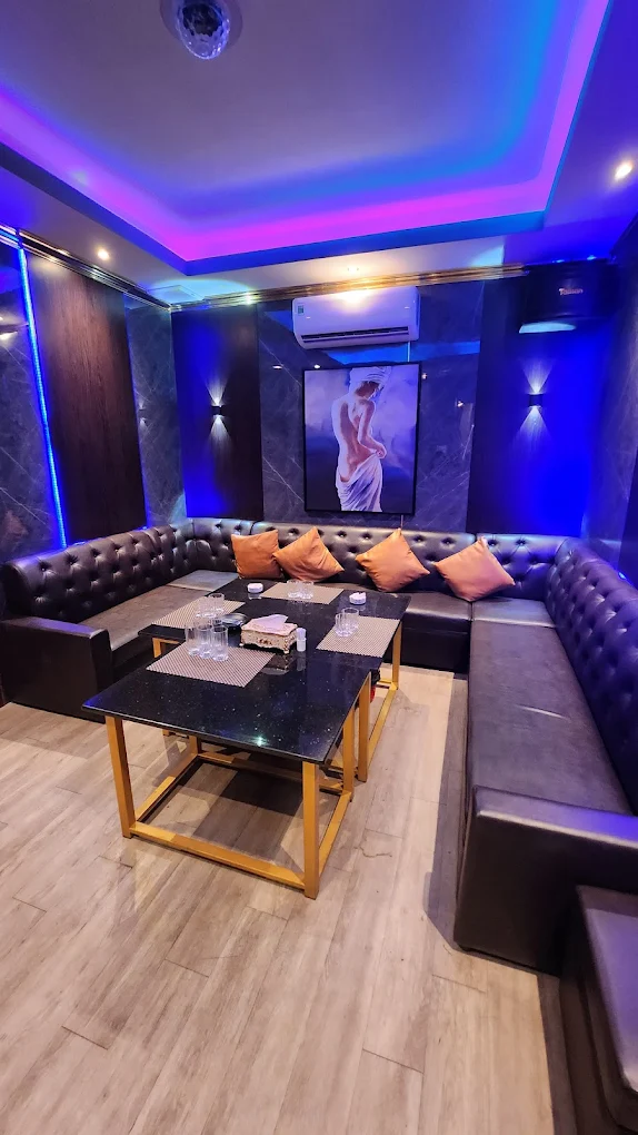 호치민 가라오케